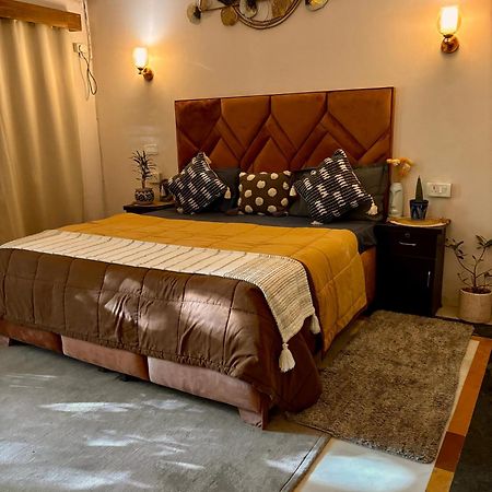 Atharva'S Homestay By Goaround Homes - Nehru Enclave Metro, South Delhi New Delhi Eksteriør billede