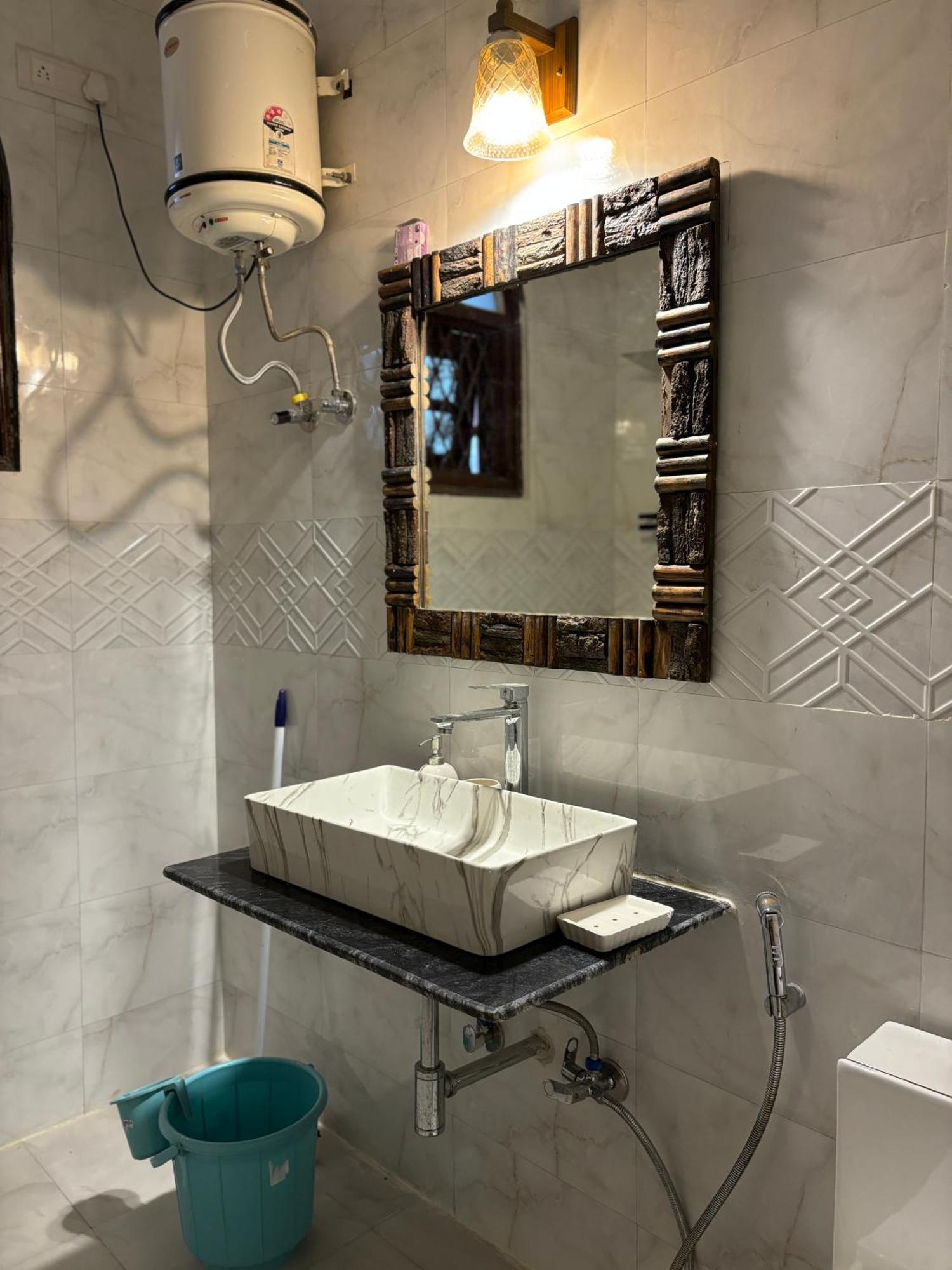Atharva'S Homestay By Goaround Homes - Nehru Enclave Metro, South Delhi New Delhi Eksteriør billede