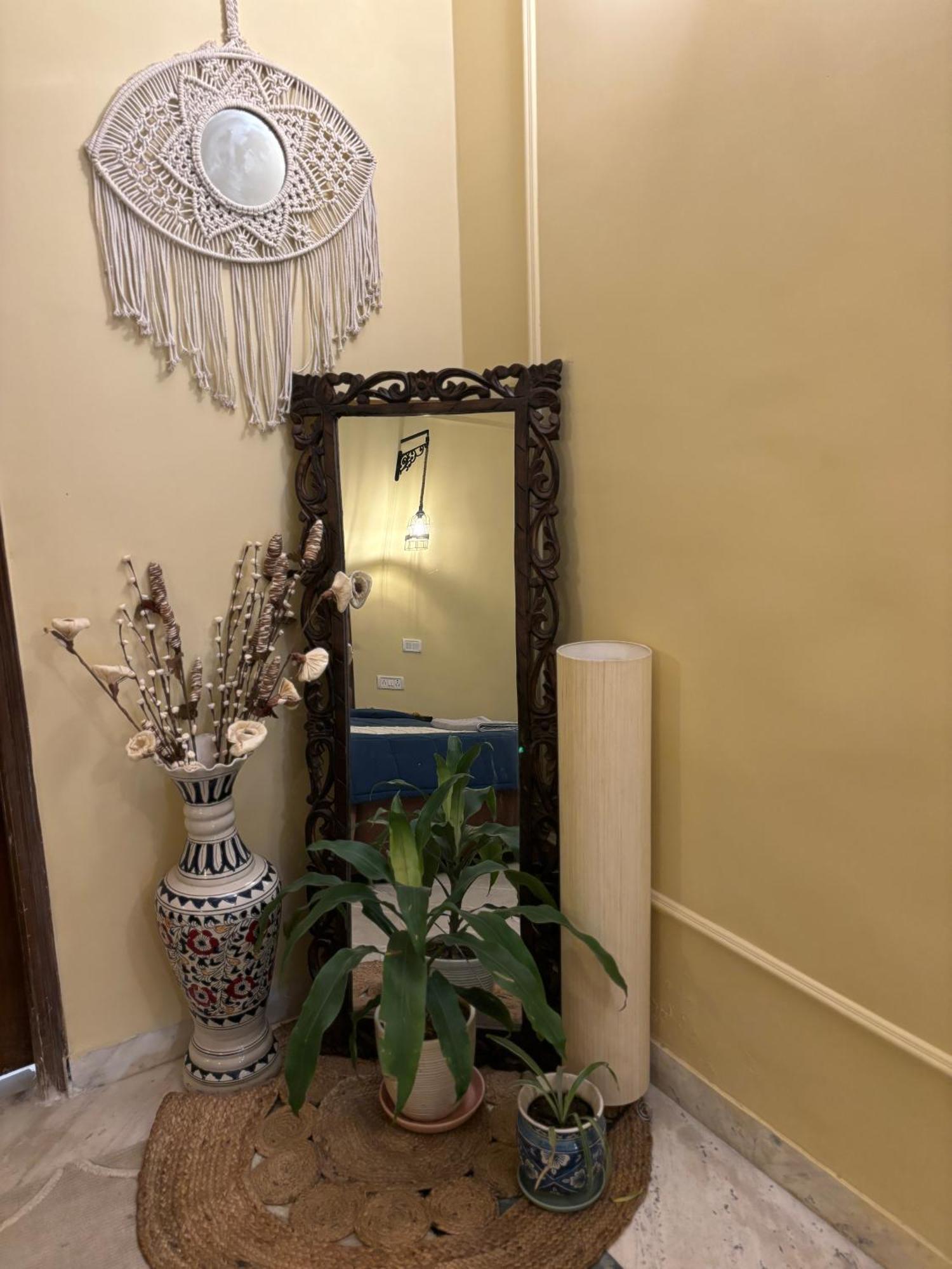 Atharva'S Homestay By Goaround Homes - Nehru Enclave Metro, South Delhi New Delhi Eksteriør billede