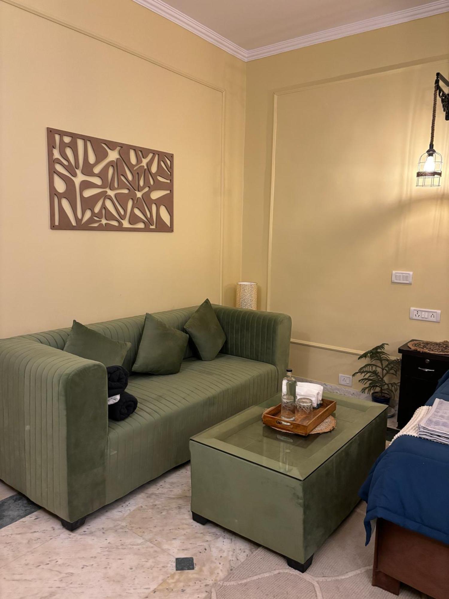 Atharva'S Homestay By Goaround Homes - Nehru Enclave Metro, South Delhi New Delhi Eksteriør billede