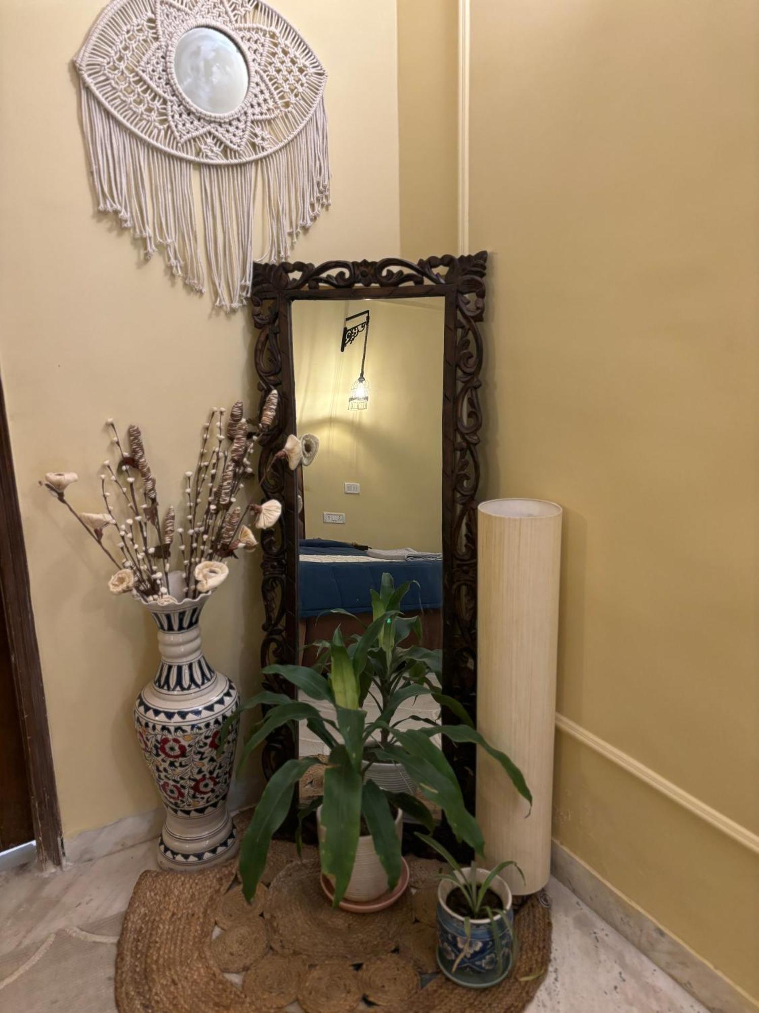 Atharva'S Homestay By Goaround Homes - Nehru Enclave Metro, South Delhi New Delhi Eksteriør billede