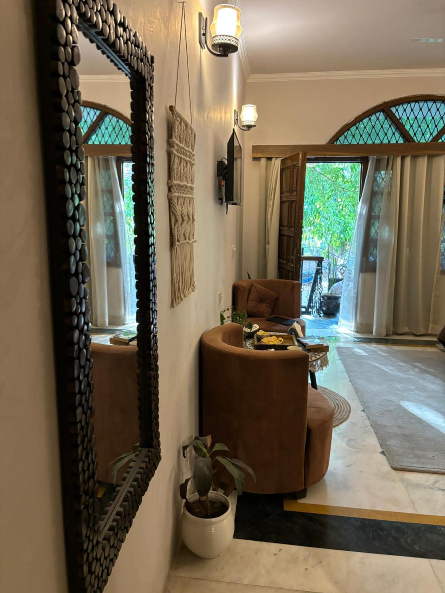Atharva'S Homestay By Goaround Homes - Nehru Enclave Metro, South Delhi New Delhi Eksteriør billede