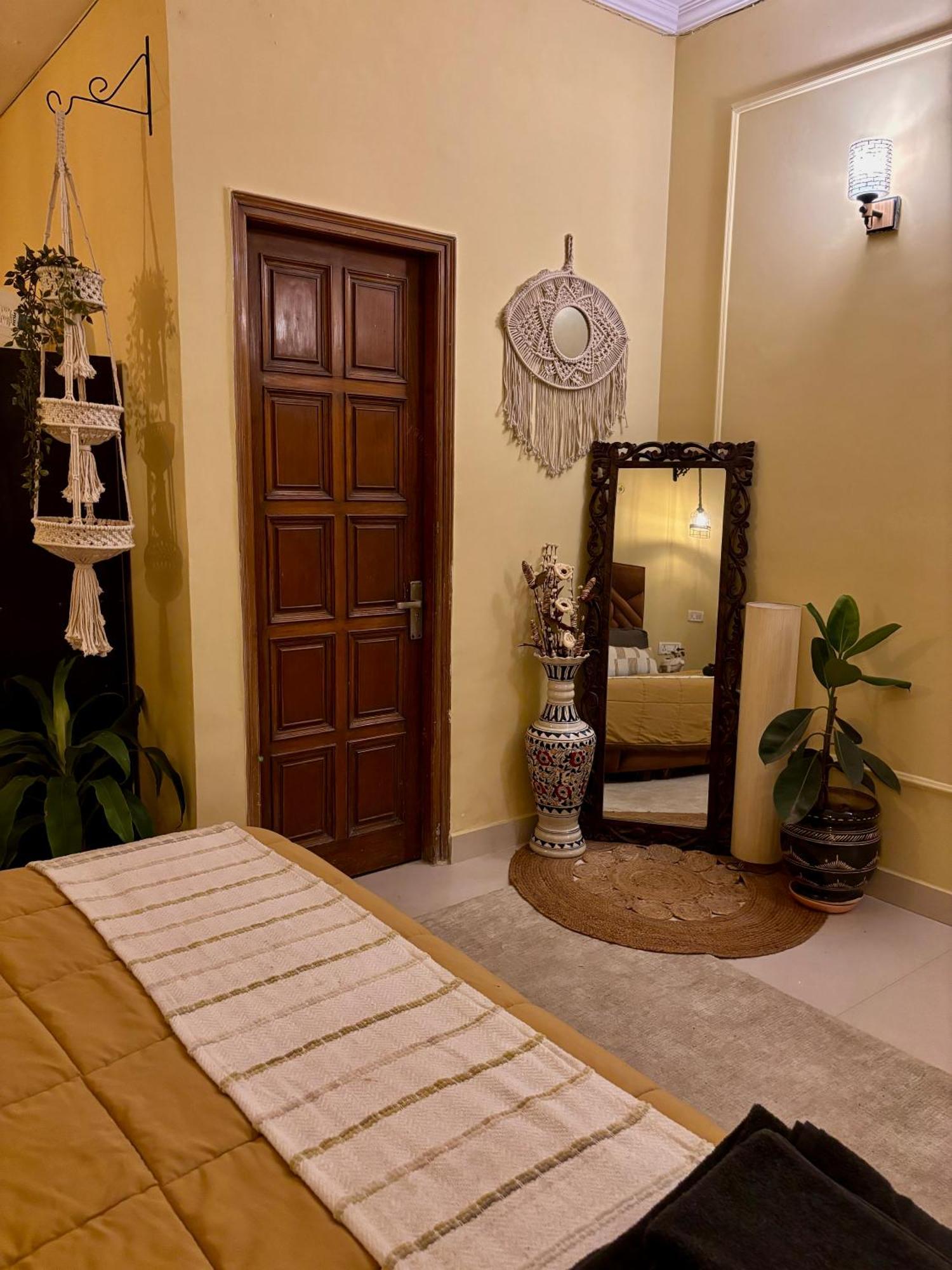 Atharva'S Homestay By Goaround Homes - Nehru Enclave Metro, South Delhi New Delhi Eksteriør billede