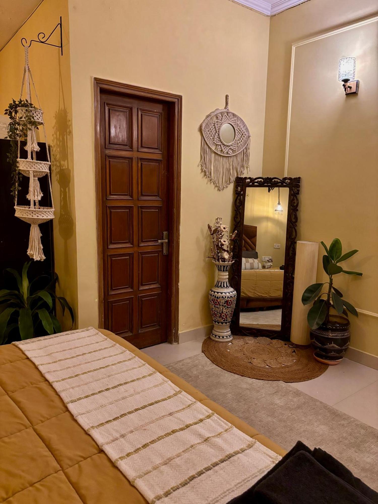 Atharva'S Homestay By Goaround Homes - Nehru Enclave Metro, South Delhi New Delhi Eksteriør billede