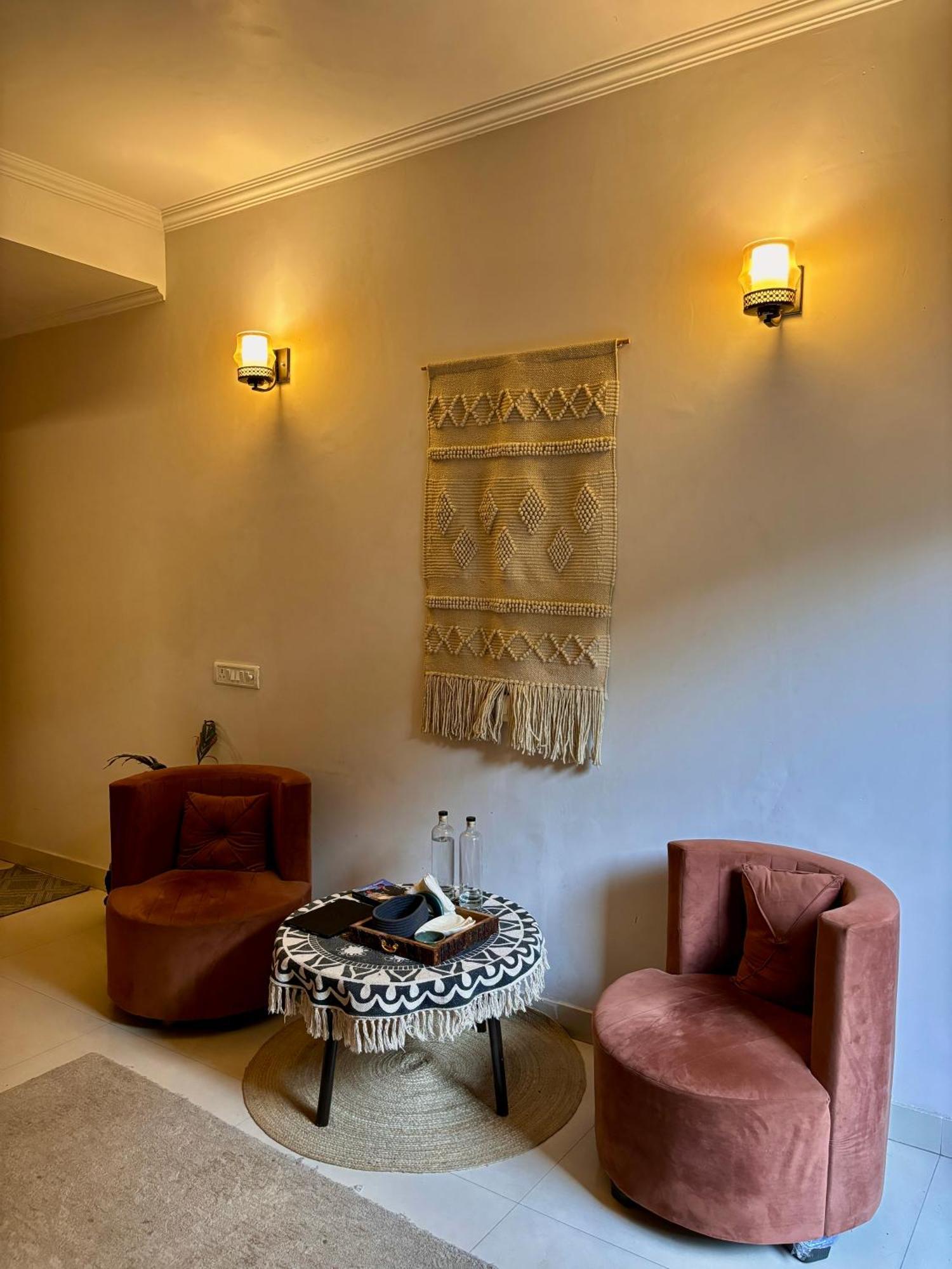 Atharva'S Homestay By Goaround Homes - Nehru Enclave Metro, South Delhi New Delhi Eksteriør billede
