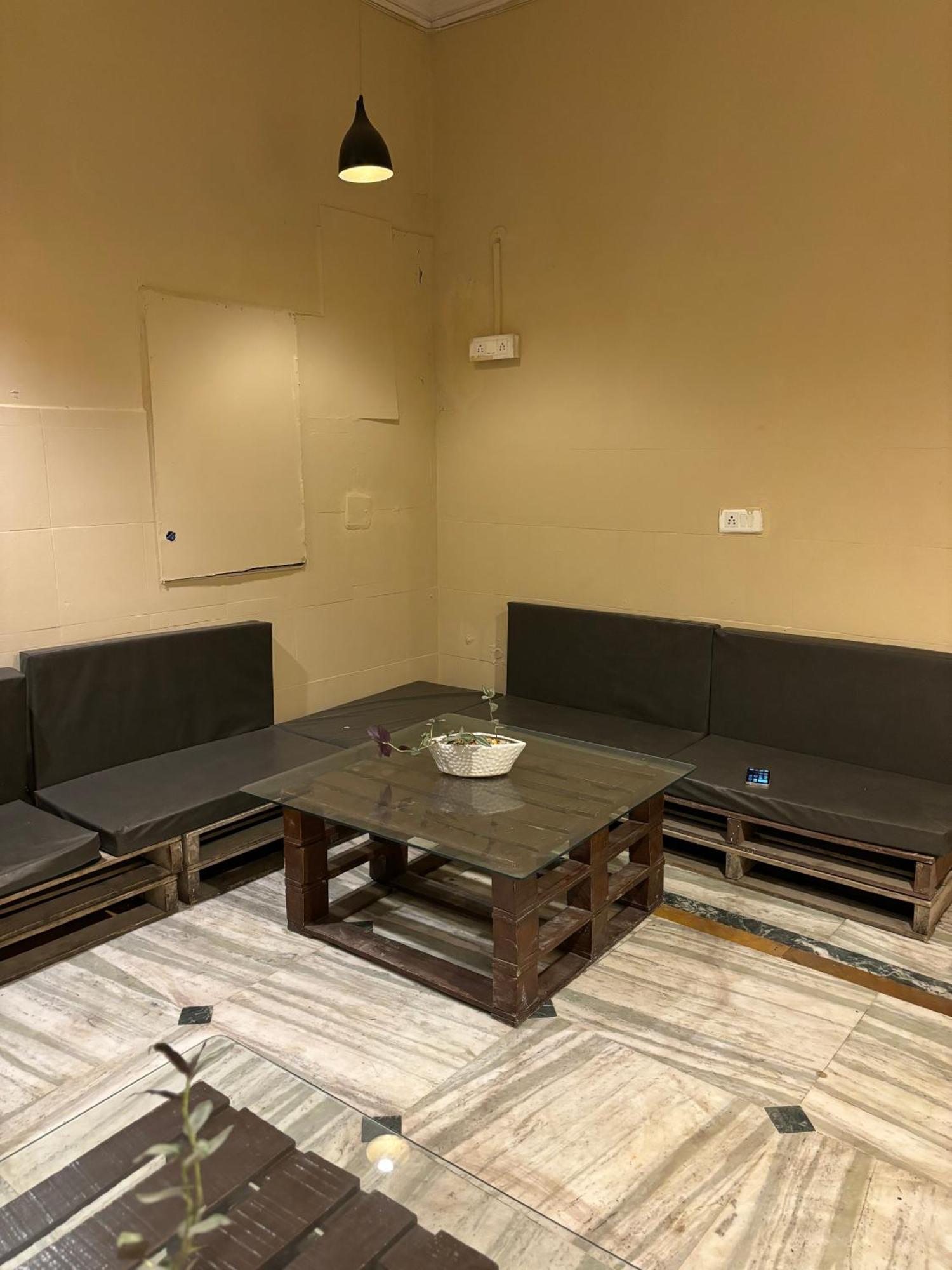 Atharva'S Homestay By Goaround Homes - Nehru Enclave Metro, South Delhi New Delhi Eksteriør billede