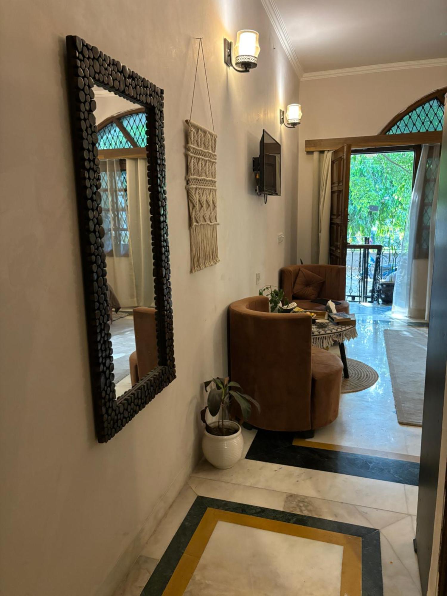 Atharva'S Homestay By Goaround Homes - Nehru Enclave Metro, South Delhi New Delhi Eksteriør billede