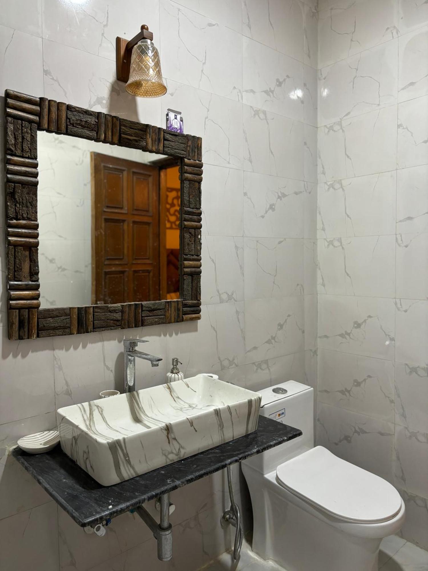 Atharva'S Homestay By Goaround Homes - Nehru Enclave Metro, South Delhi New Delhi Eksteriør billede