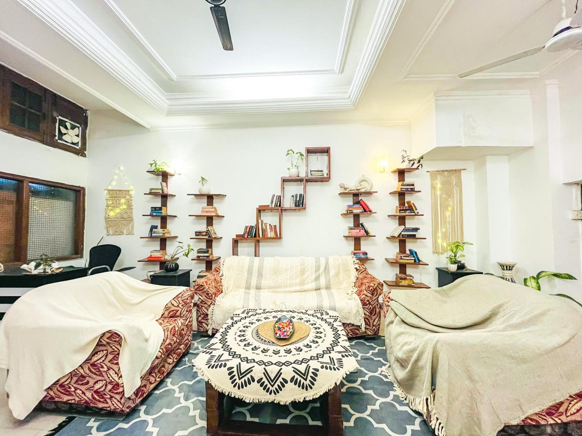 Atharva'S Homestay By Goaround Homes - Nehru Enclave Metro, South Delhi New Delhi Eksteriør billede