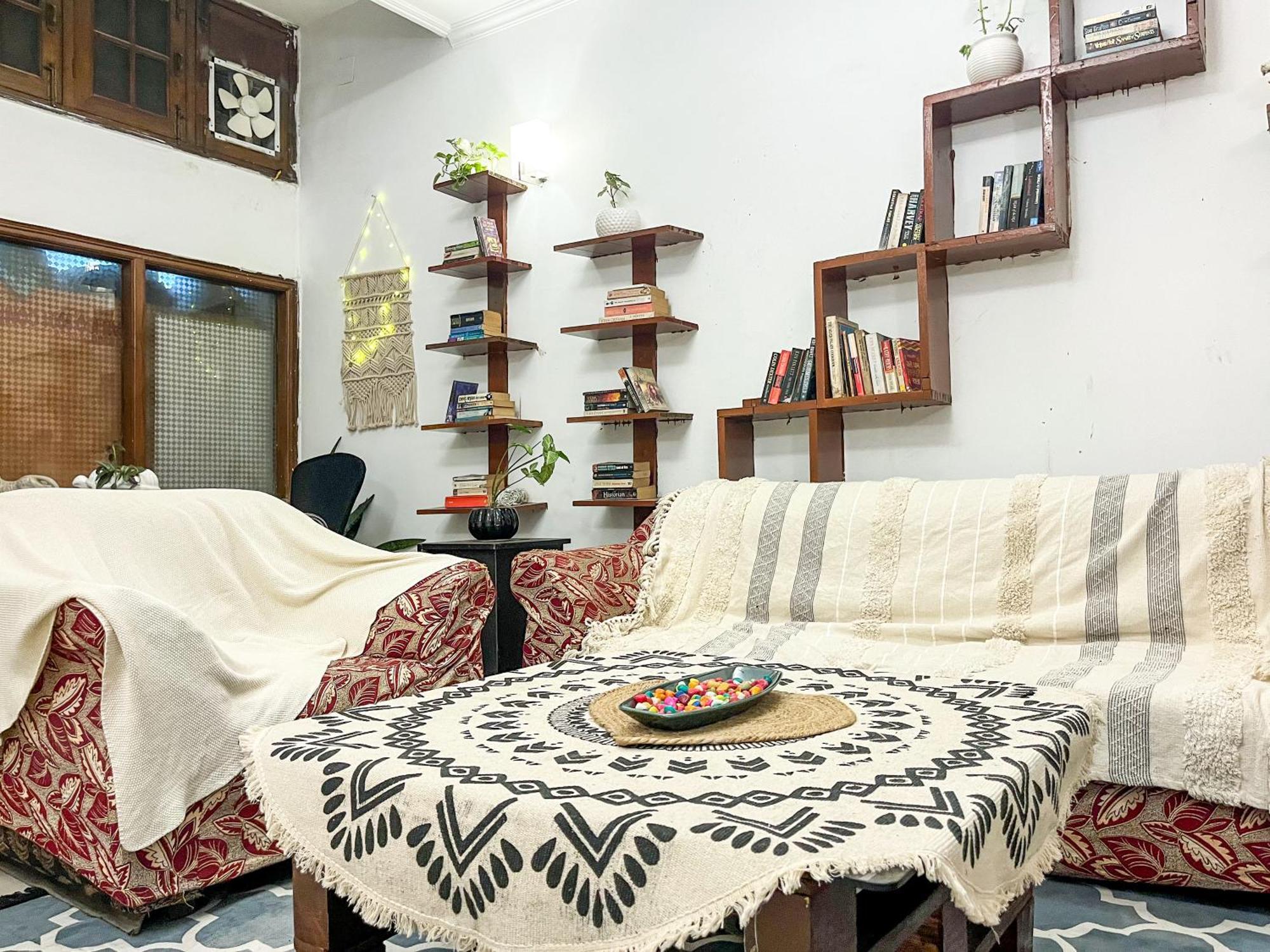 Atharva'S Homestay By Goaround Homes - Nehru Enclave Metro, South Delhi New Delhi Eksteriør billede