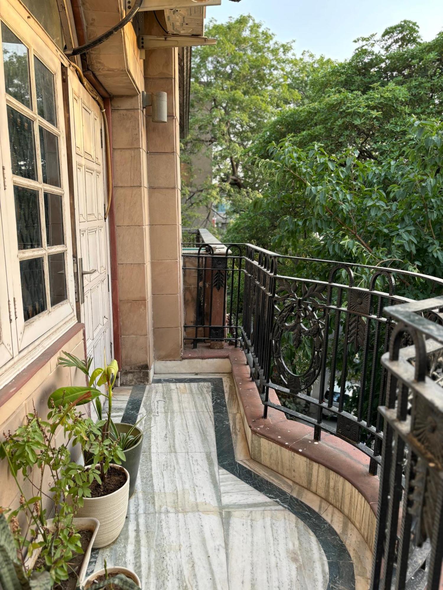 Atharva'S Homestay By Goaround Homes - Nehru Enclave Metro, South Delhi New Delhi Eksteriør billede