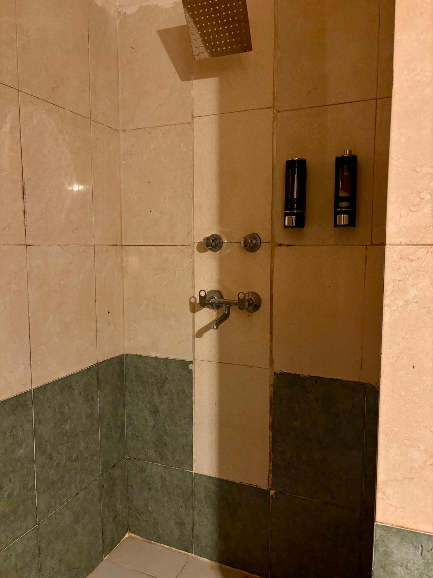 Atharva'S Homestay By Goaround Homes - Nehru Enclave Metro, South Delhi New Delhi Eksteriør billede